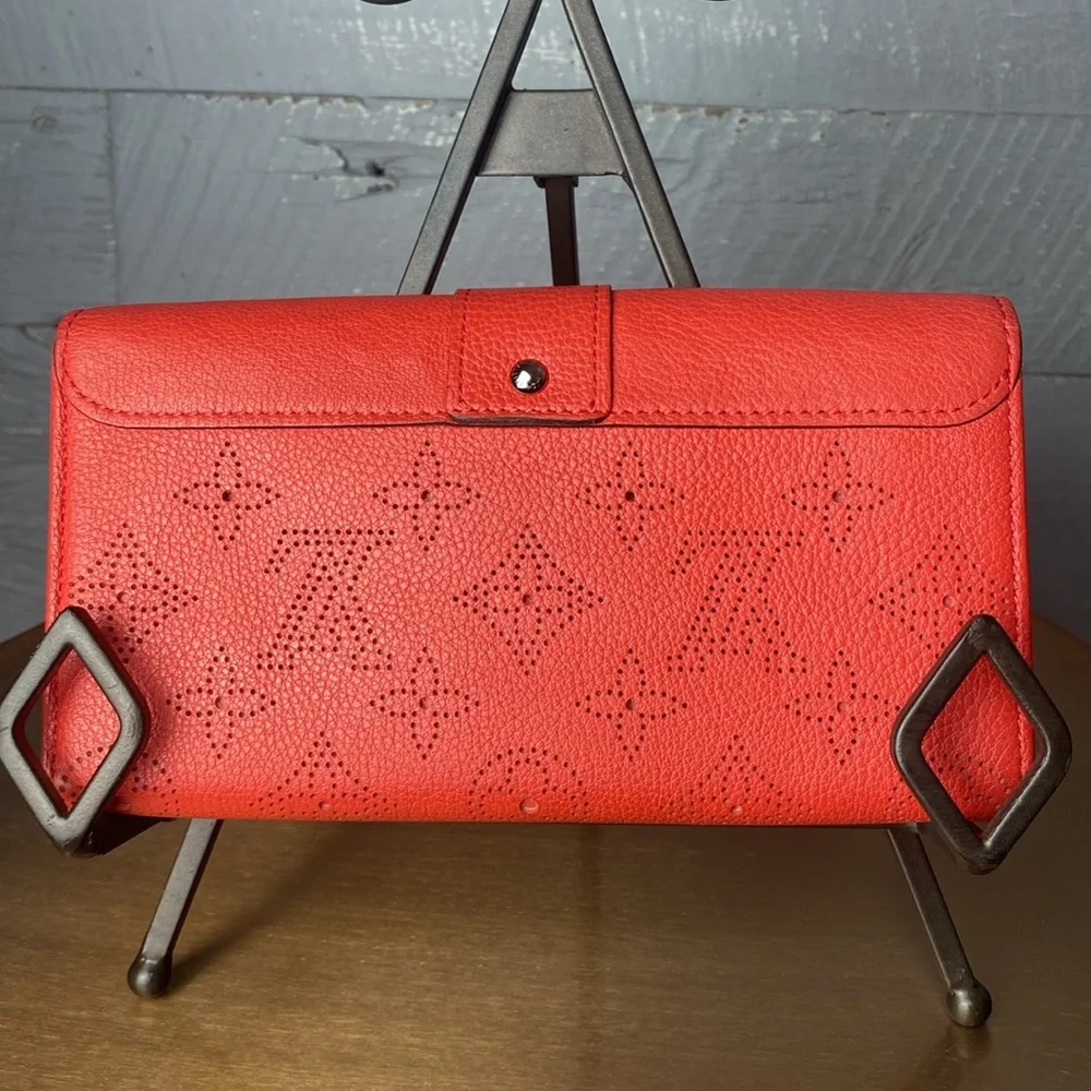 Louis Vuitton Mahina portefeuille Iris leather long wallet